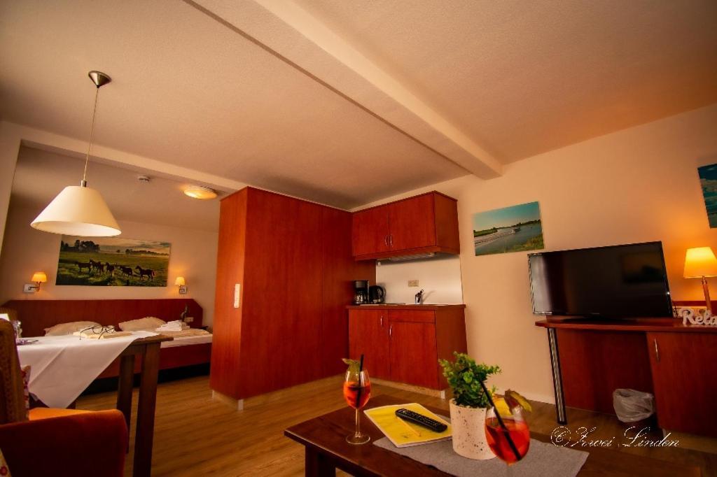 Hotel Zwei Linden - Links Der Elbe - Niedersachsen Balje 外观 照片